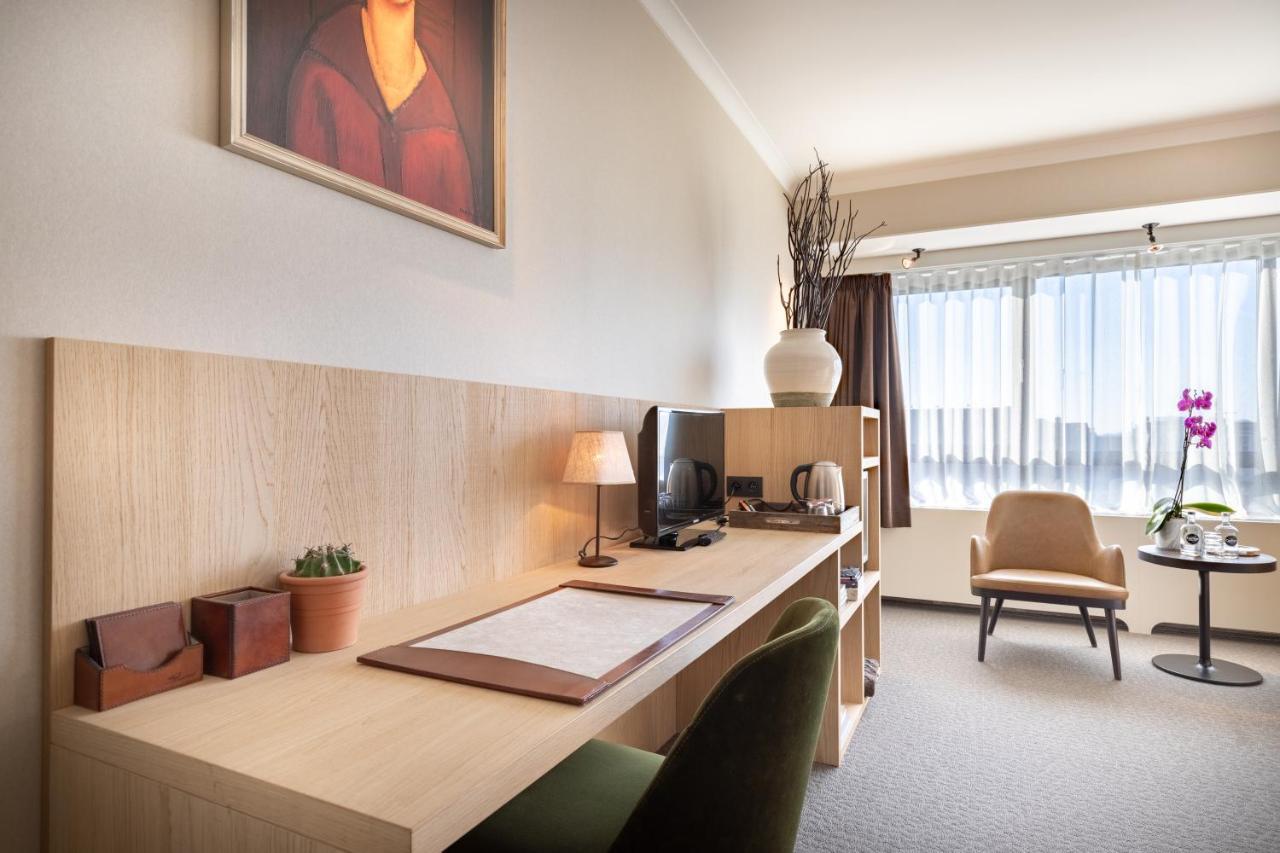 Carlton Hotel 3*